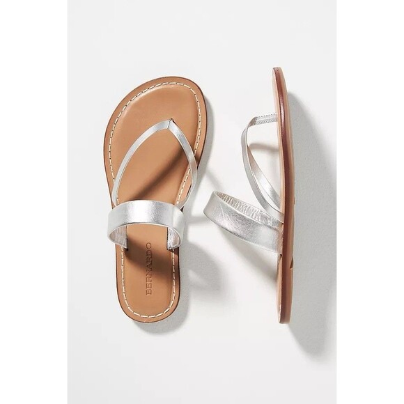 Bernardo Leia Metallic Leather Thong Sandals Womens 7 Silver Shoe - Picture 1 of 10